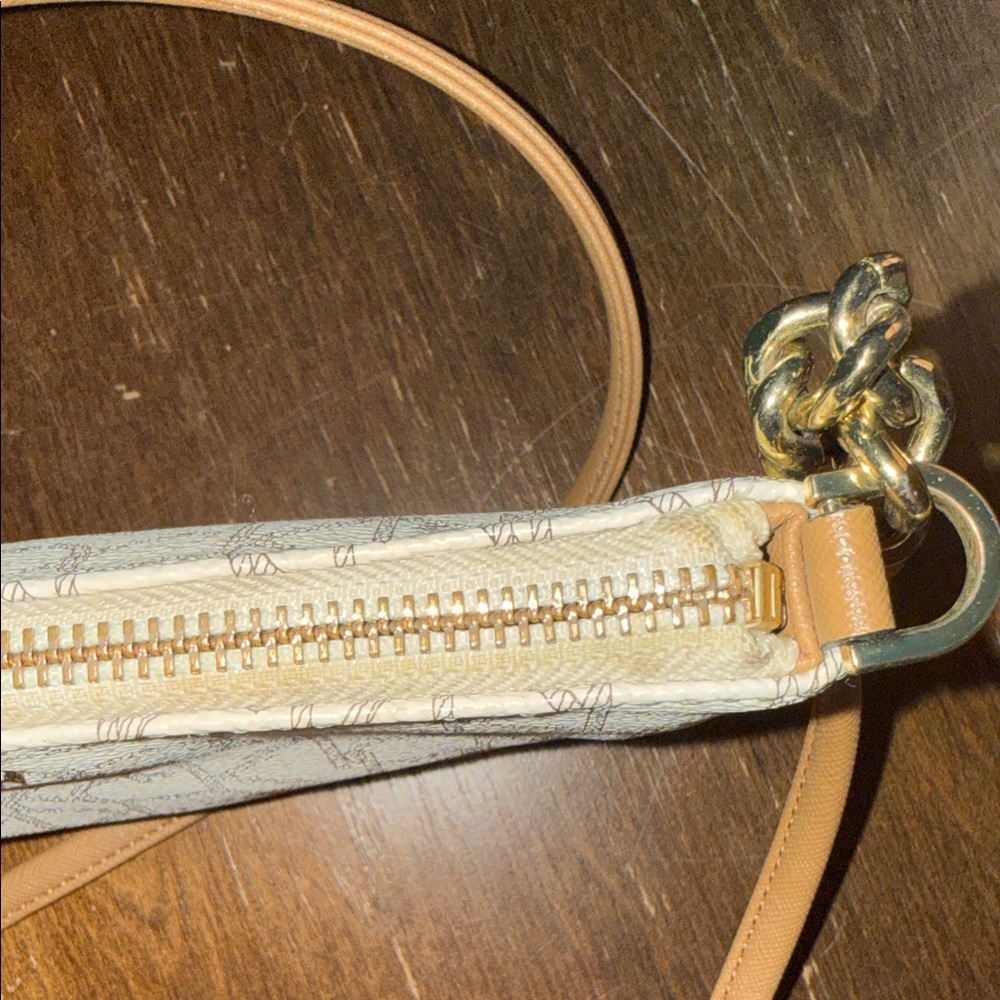 Calvin Klein Cream Logo Crossbody Bag with Gold Hardware - Picture 6 of 7